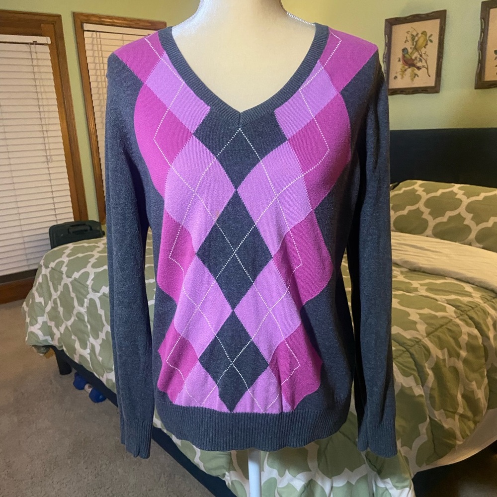 Women’s long sleeve, pink and gray Argyle V-neck sweater by Izod.